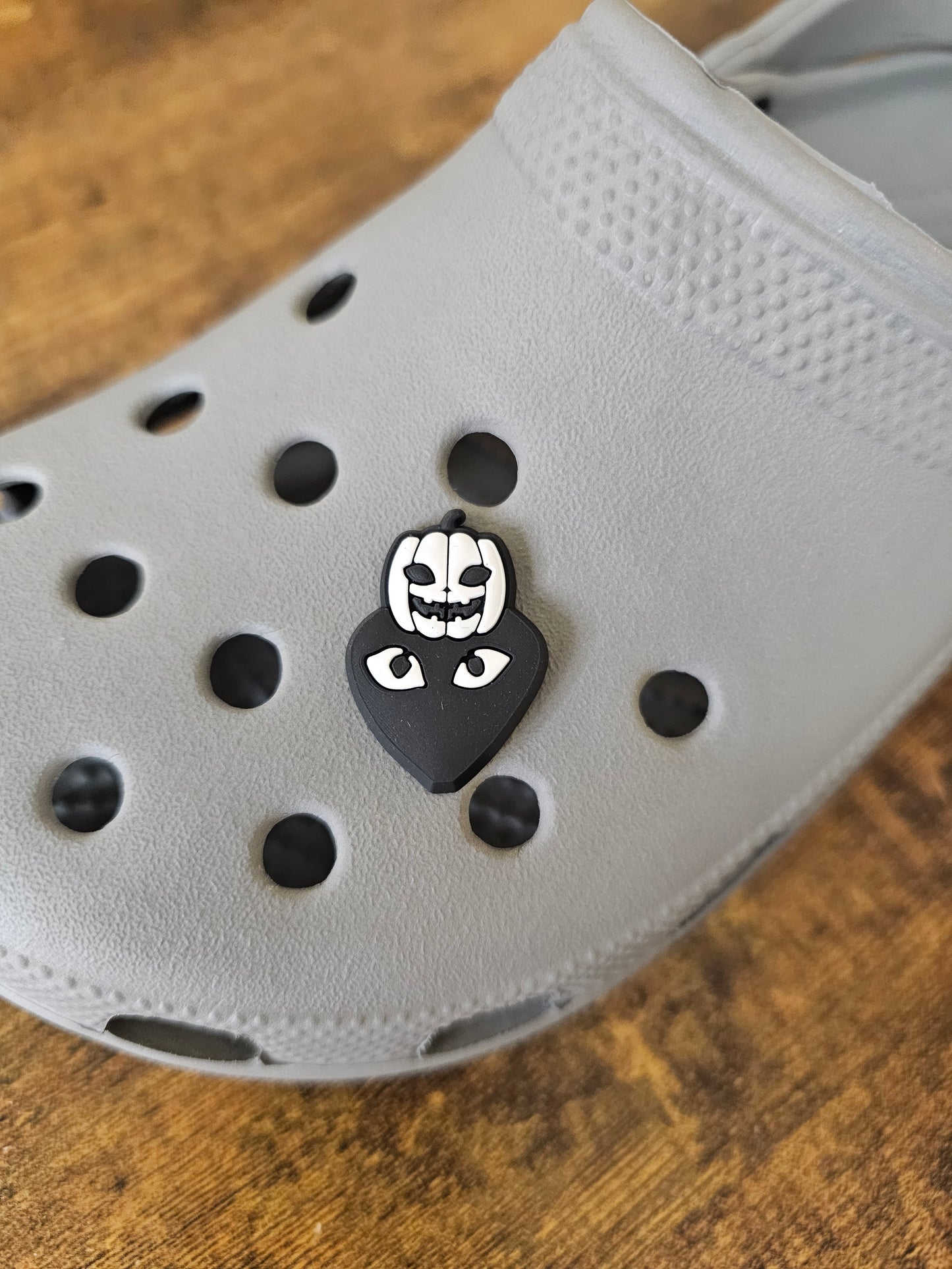 Black heart with pumpkin shoe charms
