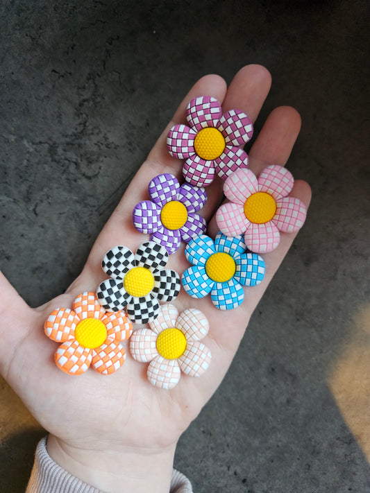 Checkered flower shoe charms