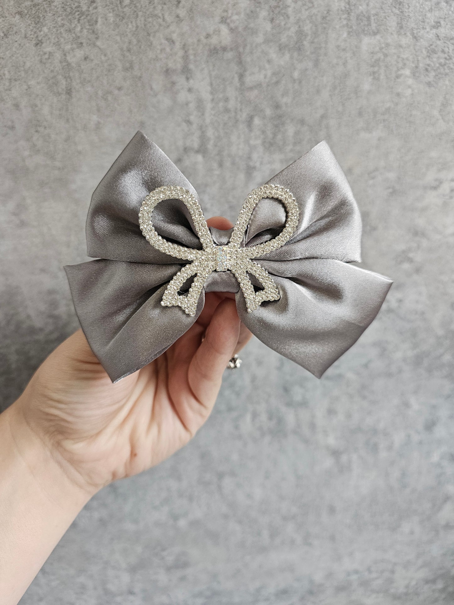 Diamanté bow shoe bows