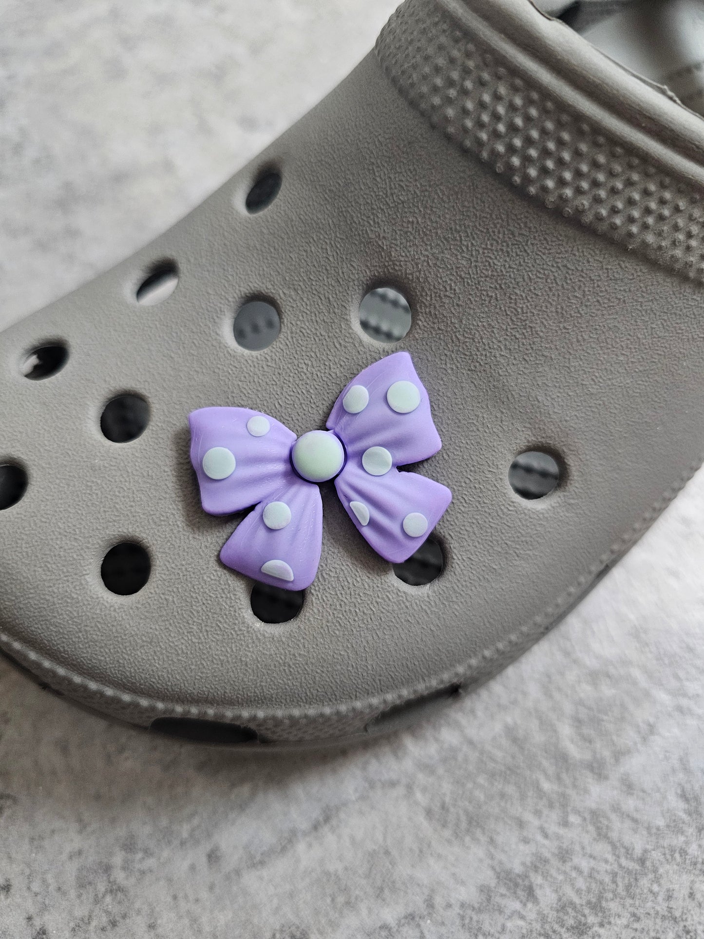 Large purple spotty bow shoe charm