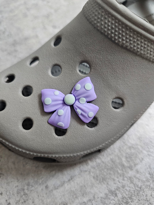 Large purple spotty bow shoe charm