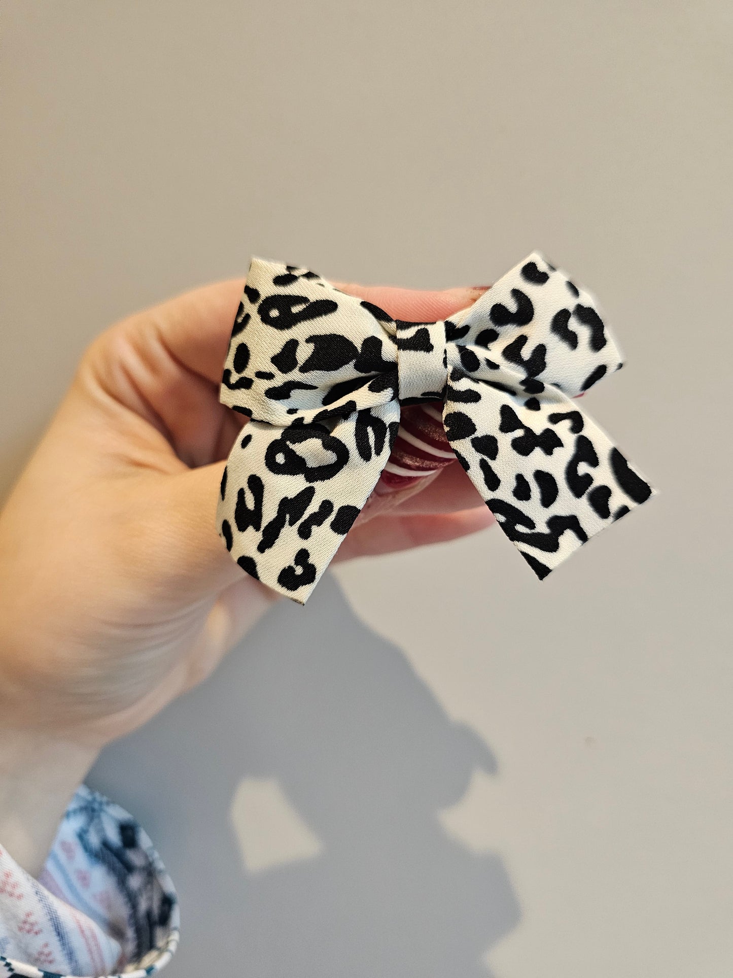 Mini leopard print shoe bows