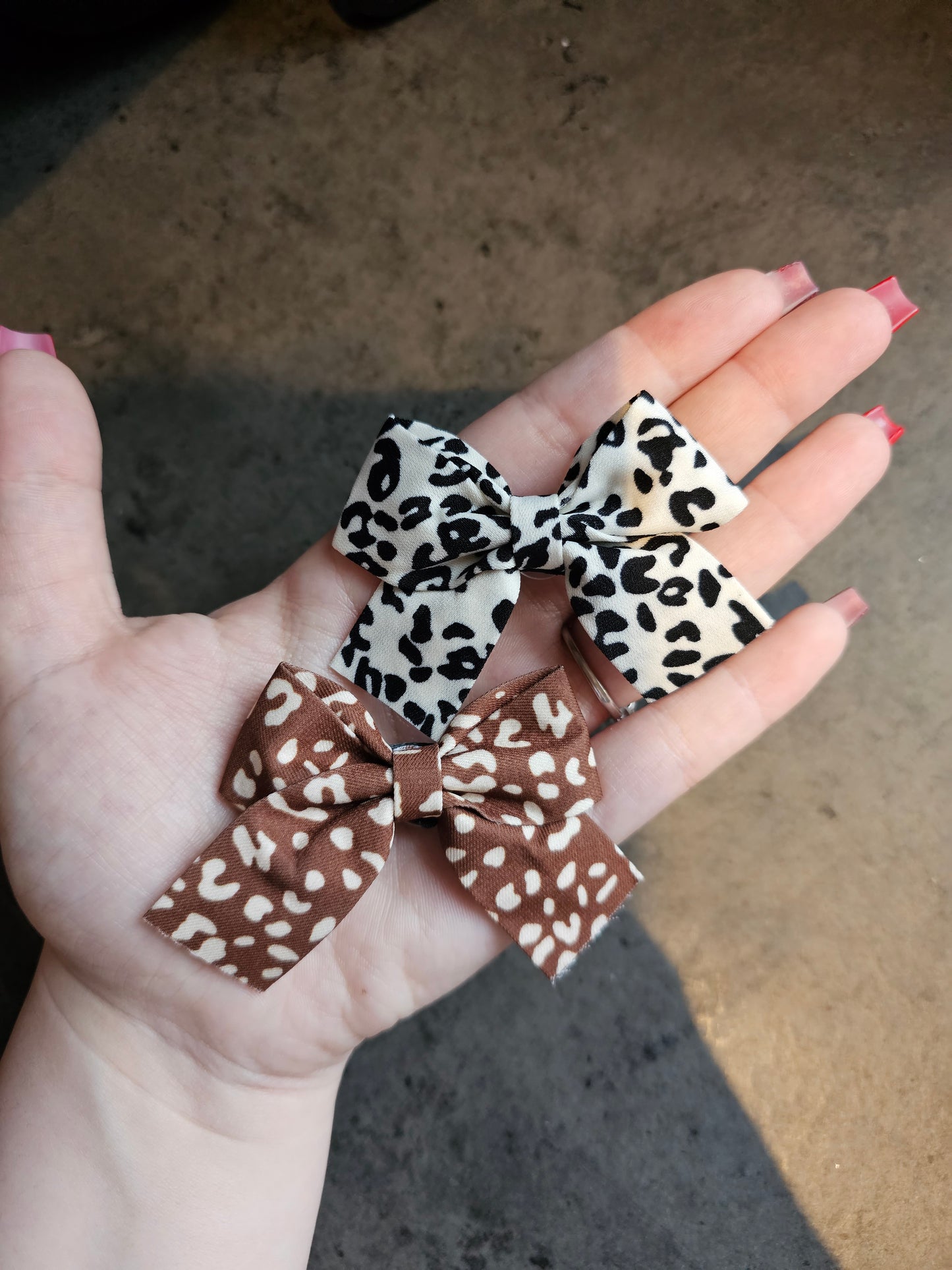 Mini leopard print shoe bows