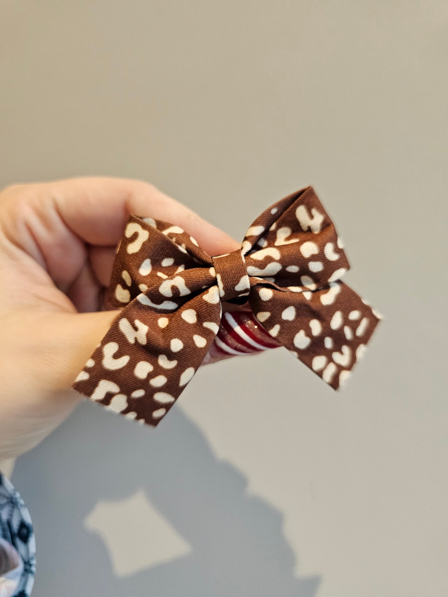 Mini leopard print shoe bows
