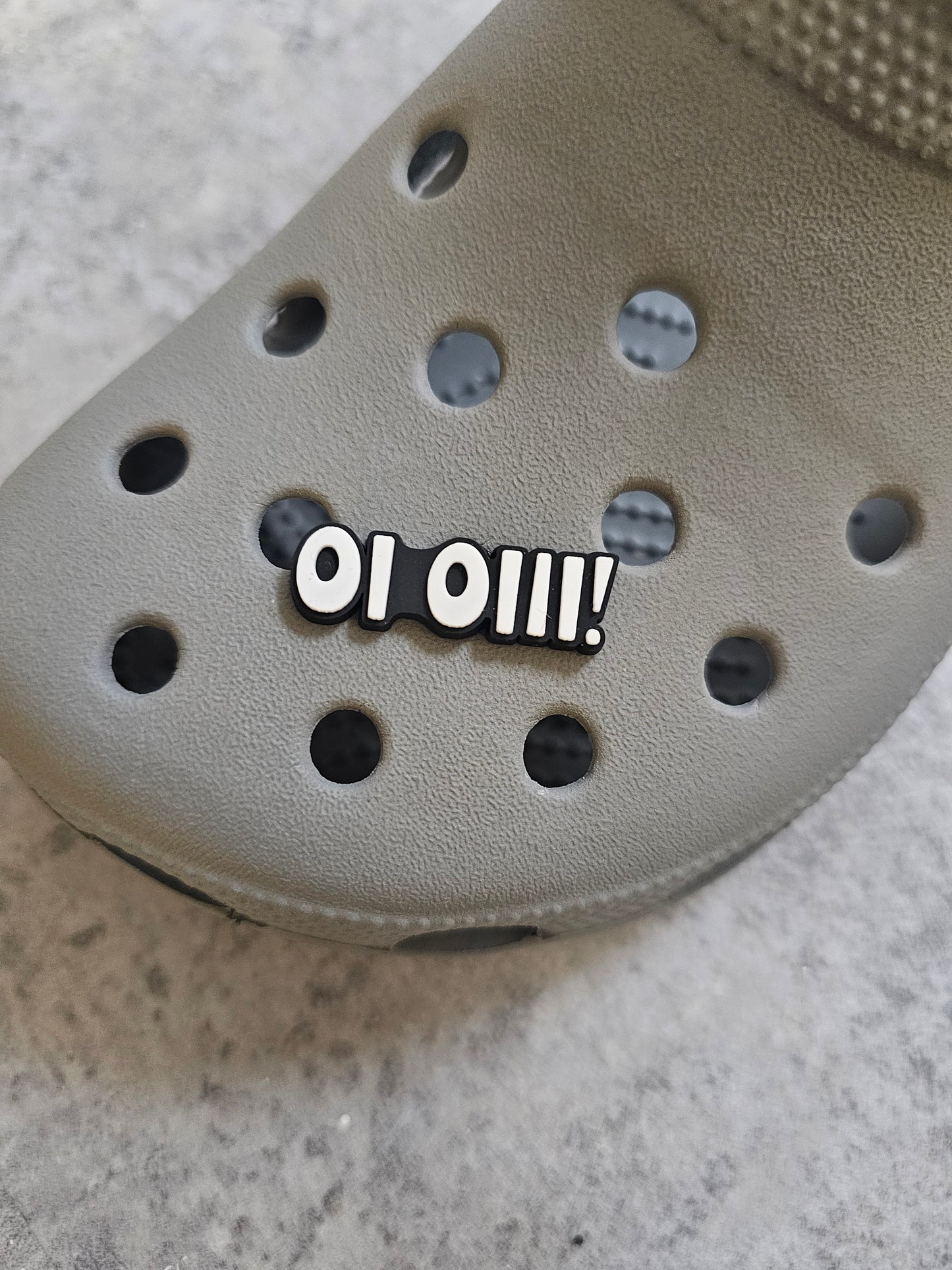Oi oiiii shoe charm